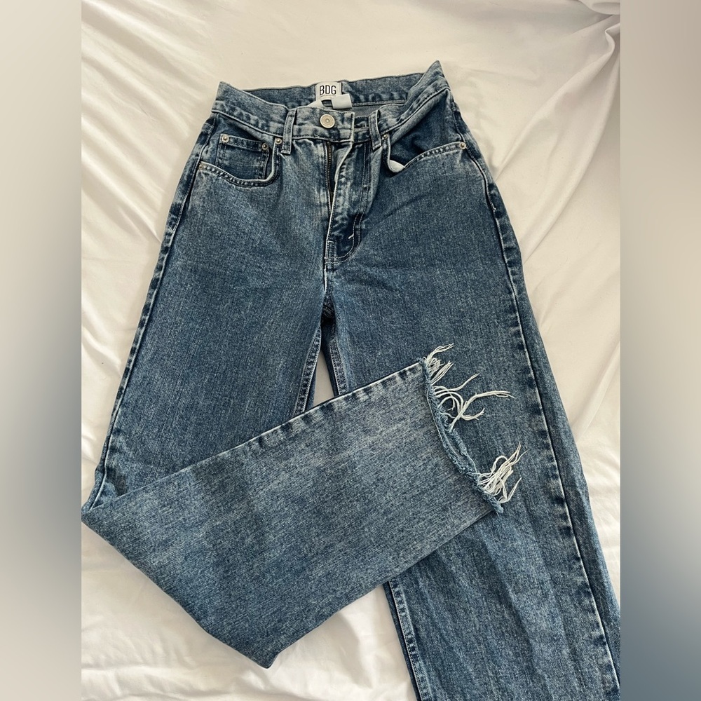 BDG Women's Barrel Distressed Hem Washed Blue Jeans